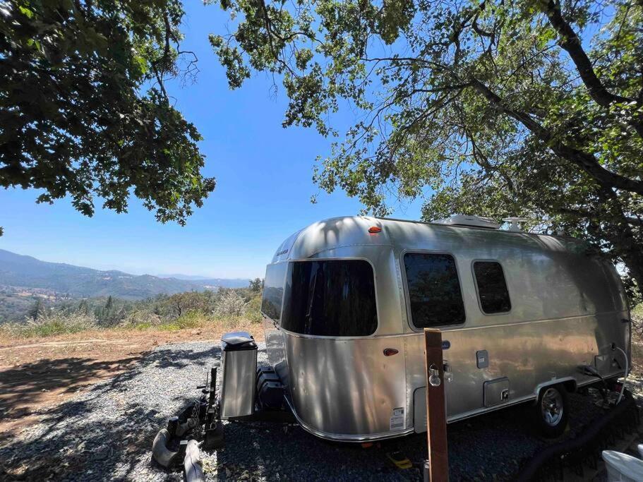 Modern Airstream With Amazing View - 10 To 15 Minutes From Kings Canyon National Park Dunlap Exteriör bild